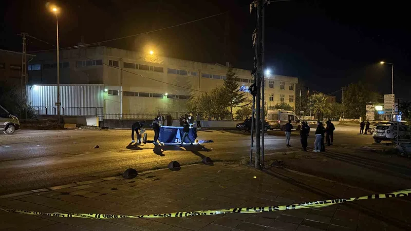 Arnavutköy’de esrarengiz cinayet: Polis yeleği giymiş şahsı vurup kaçtılar
