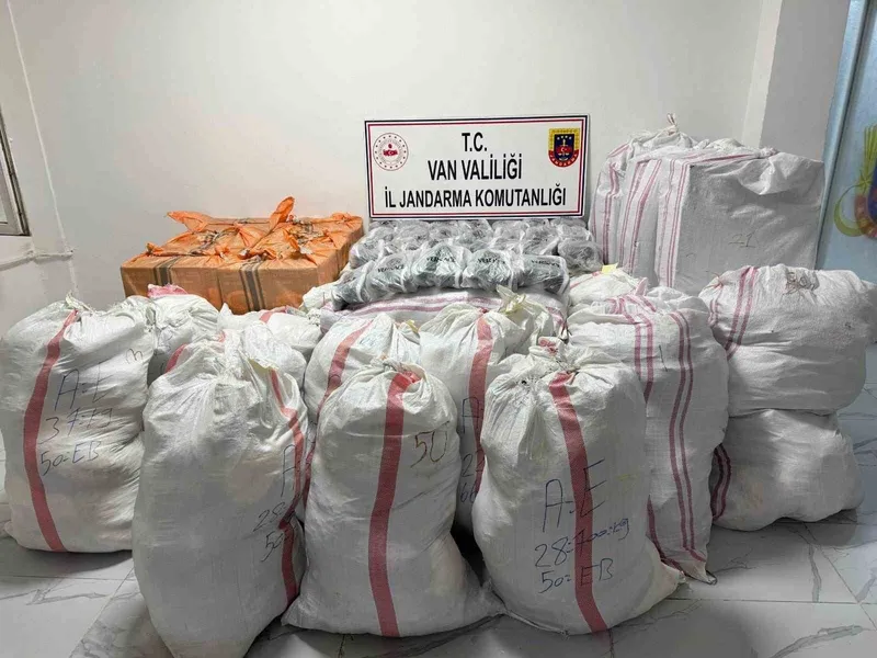 Van’da gümrük kaçağı malzemeler ele geçirildi
