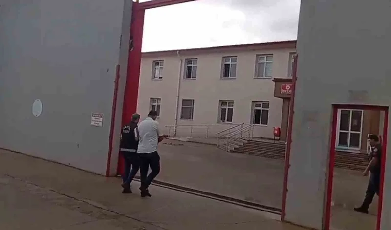 Hatay’da hapis cezasıyla aranan 2 şahıs yakalandı
