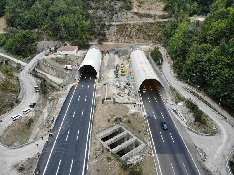 Anadolu Otoyolu Bolu Dağı geçişinde İstanbul yönü 5 saat trafiğe kapatılacak
