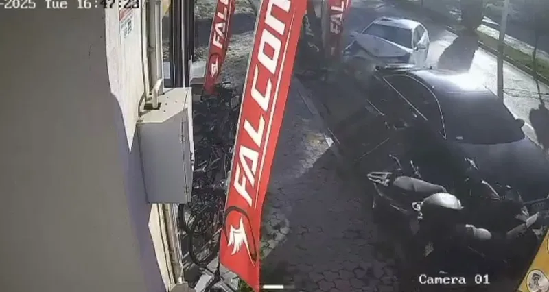 Osmaniye’de kontrolden çıkan otomobil park halindeki araçlara çarptı
