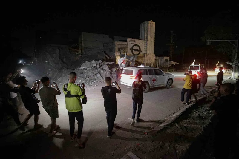 İsrail 2 esirin daha cenazesini teslim aldı
