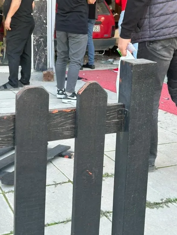 Alkollü sürücü dükkana daldı: 1 yaralı
