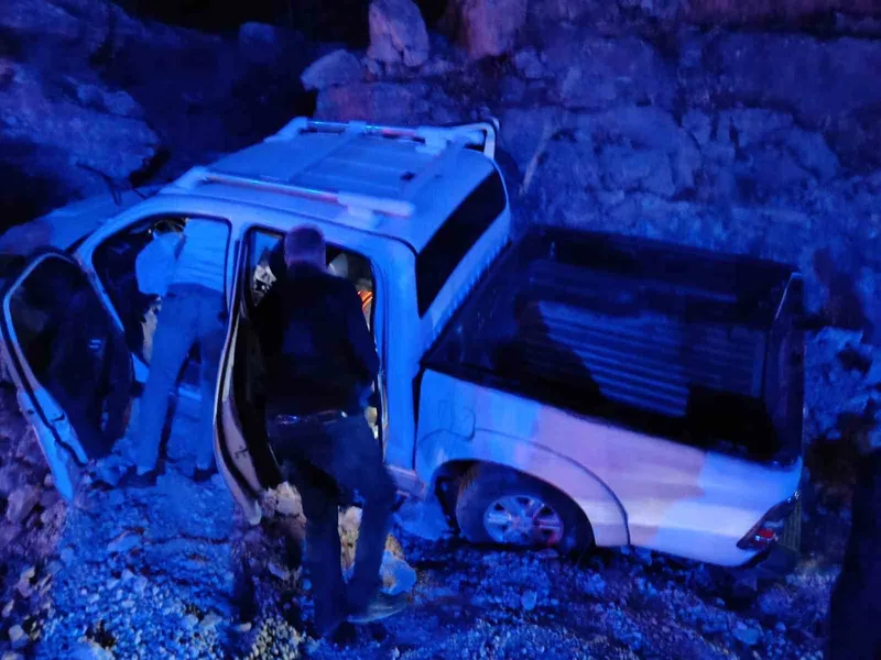 Mardin’de pikap şarampole devrildi: 1 yaralı
