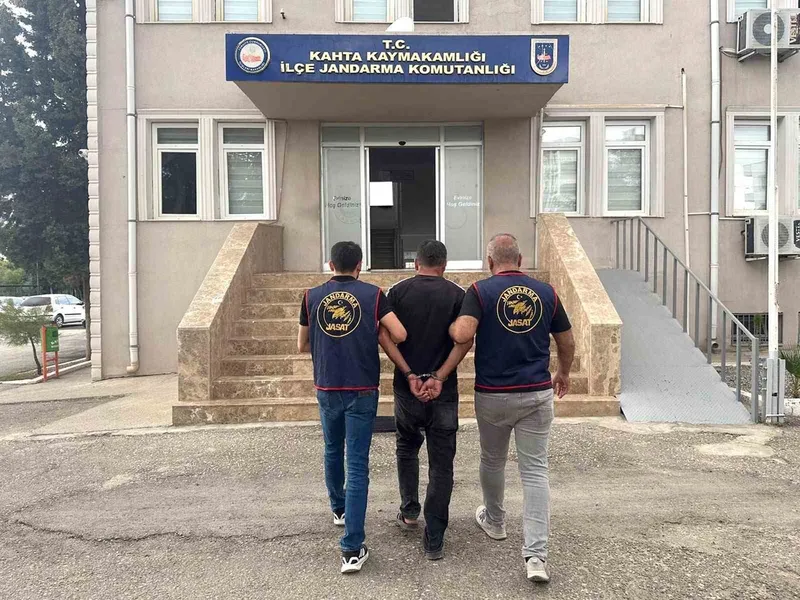 Aranan şahıs jandarma operasyonu İle yakalandı
