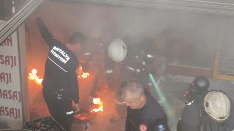 İş hanının bodrum katında çıkan yangın korkuttu
