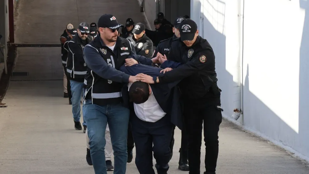 50 ilde FETÖ operasyonu: Yüzlerce gözaltı var!