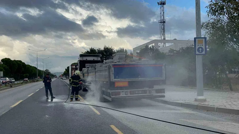 Freni tutmayan TIR’ın balataları yandı
