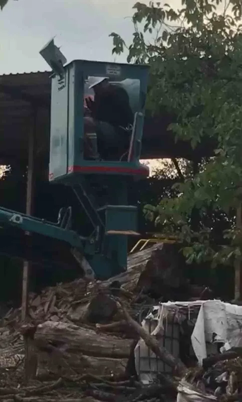 Bursa’da vinç üstünde 