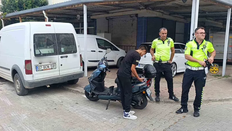 Antalya’da motosikletler çarpıştı: 3 yaralı
