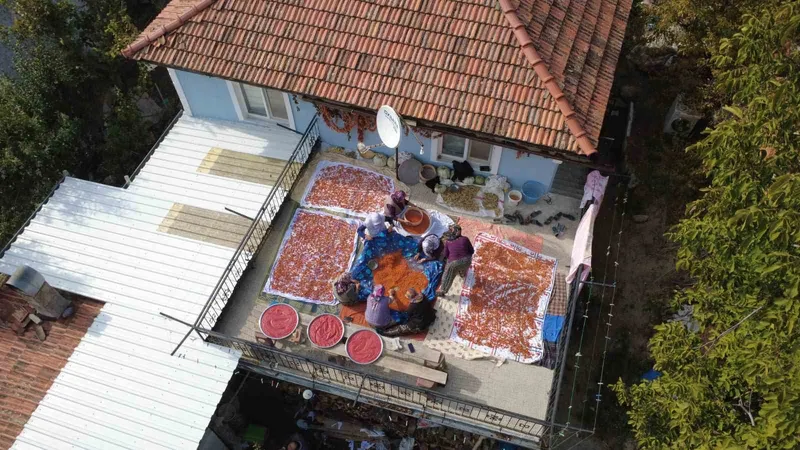 Demirci’nin 16 çeşitli tarhanası kışa hazırlanıyor
