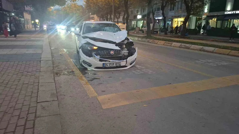 Yolun karşısına geçmek isterken otomobil çarpan kadın öldü
