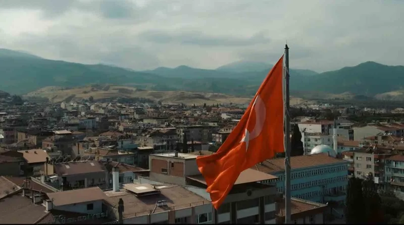 Alaşehir’de 7’den 70’e cumhuriyet sevgisi
