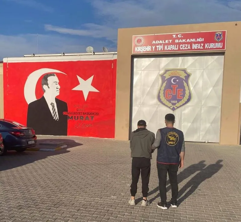 Hırsızlık suçundan aranan şahıs yakalandı
