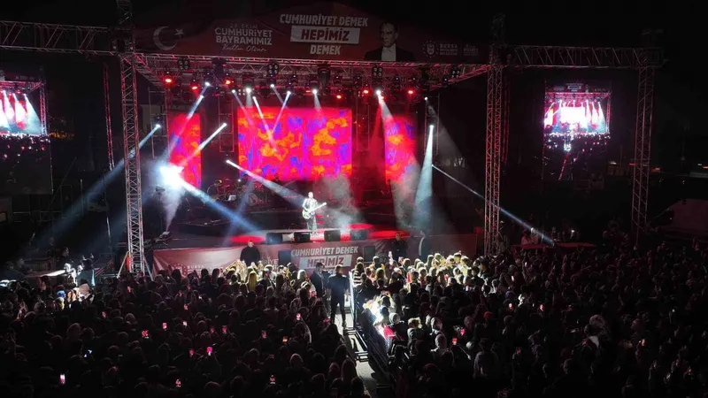 Bursa’da Buray’la ’Cumhuriyet’ coşkusu
