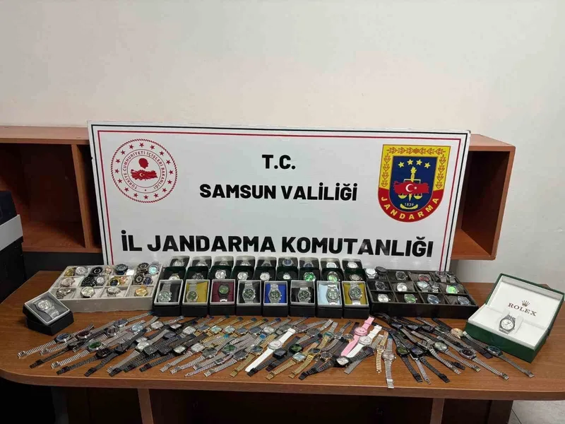Jandarma ekiplerinden kaçak saat operasyonu
