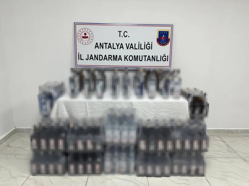 Manavgat’ta durdurulan araçtan 400 litre kaçak ve sahte içki ele geçirildi
