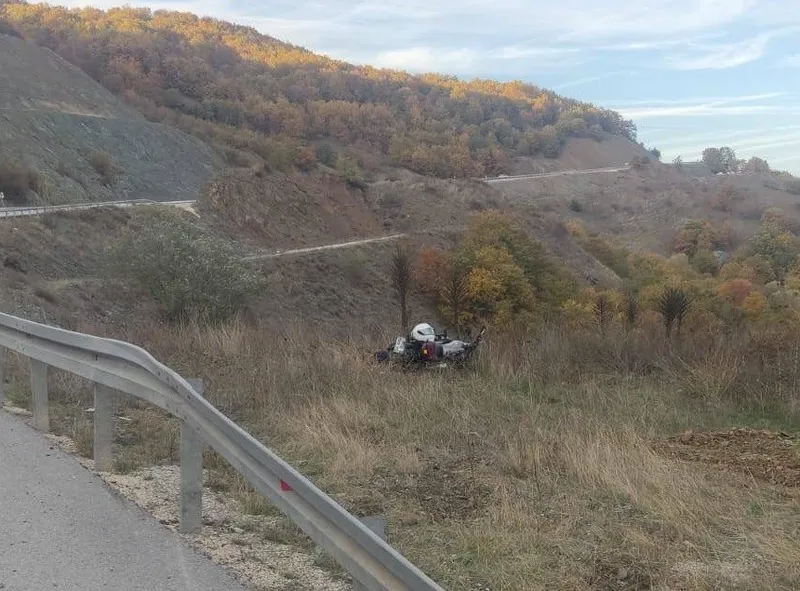 Bilecik’te kontrolden çıkan motosiklet devrildi, sürücüsü yaralandı
