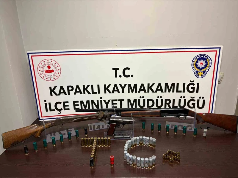 Kapaklı’da arama yapılan evde ruhsatsız tabanca ve 2 av tüfeği ele geçirildi

