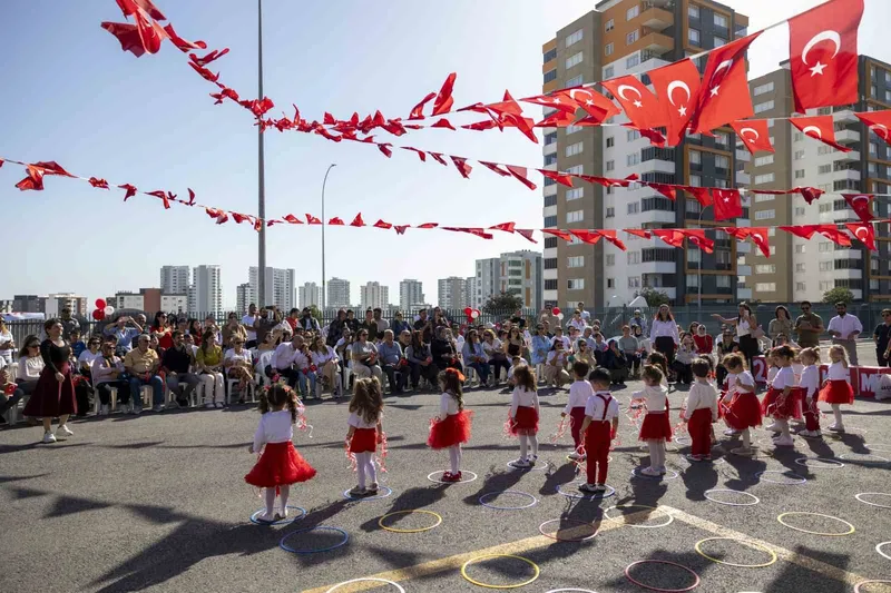 Mersin’de miniklerden Cumhuriyet Bayramı coşkusu
