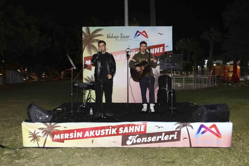 Mersin’de akustik sahne konserleri gençlerin ilgisini çekiyor
