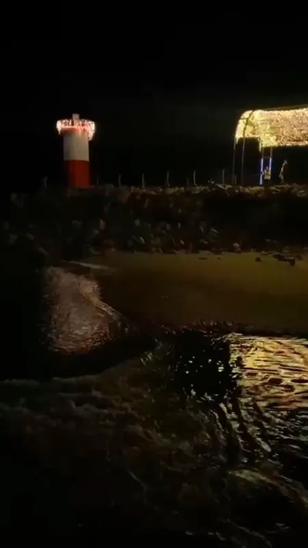 Arnavutköy’de deprem öncesinde deniz çekildi
