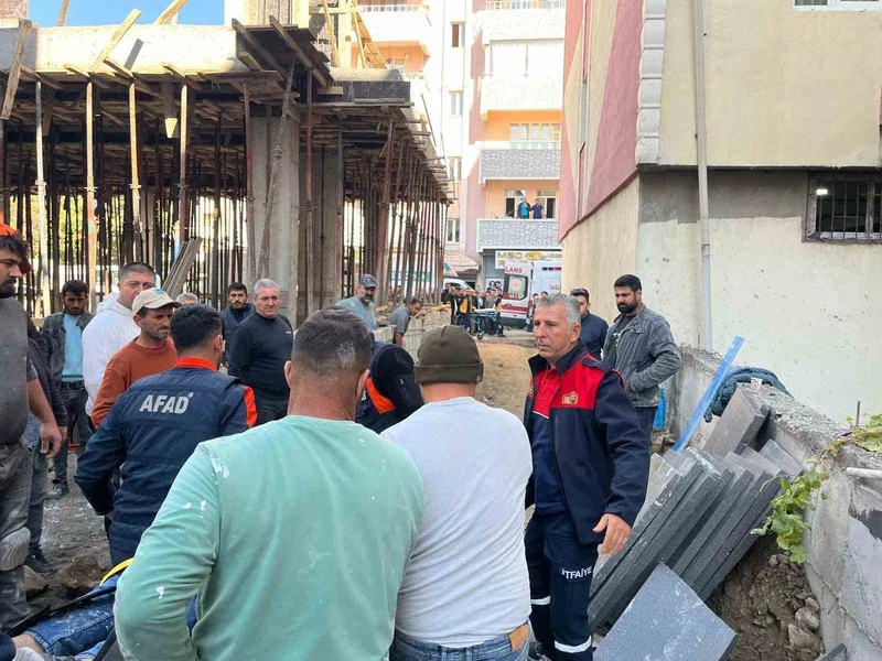 Iğdır’da asansör boşluğuna düşen 2 işçi yaralandı
