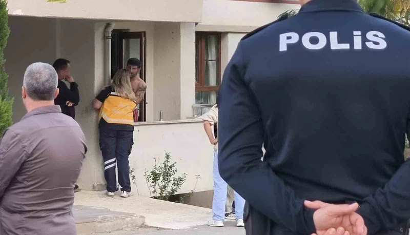 Eşi ve kızını yaralayıp rehin alan adam 6 saat sonra kaçmaya çalışırken yakalandı
