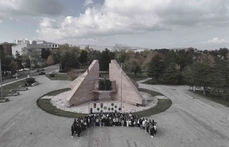 Gençlerden Cumhuriyet’in kazanımlarına vurgu
