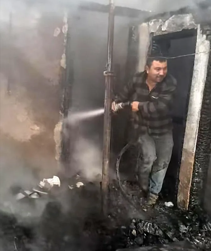 Giresun’da yıldırım düşmesi sonucu evde yangın çıktı, cami hasar gördü
