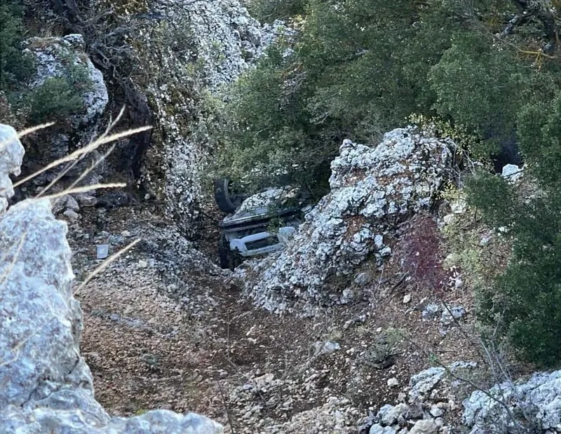 Otomobil uçuruma yuvarlandı, sürücü hayatını kaybetti
