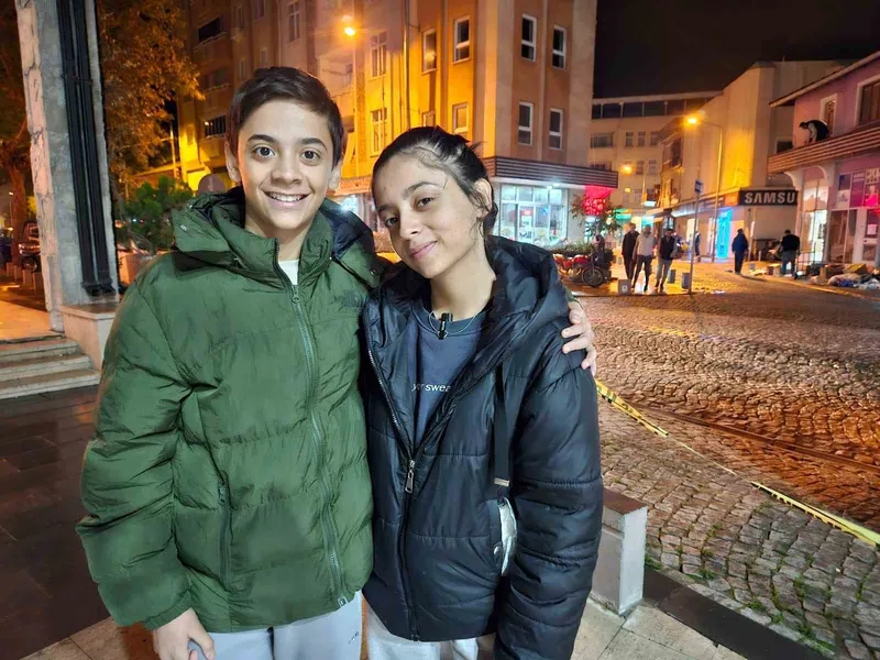 Depremde ölümden döndüler: 