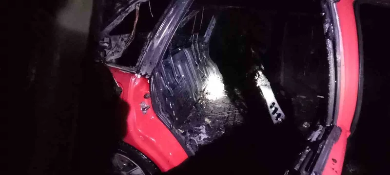 Muş’ta seyir halindeki otomobil alev aldı
