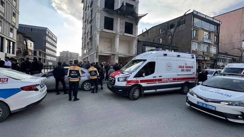 Yüksekova’da intihar girişimi: Polis uzun uğraşlar sonucu vatandaşı kurtardı
