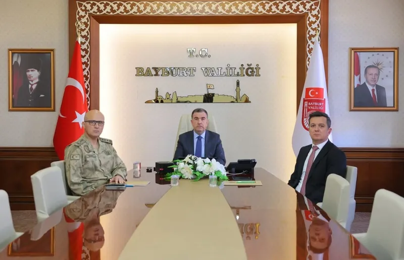Vali Eldivan, Bakan Yerlikaya başkanlığındaki VKS toplantısına katıldı
