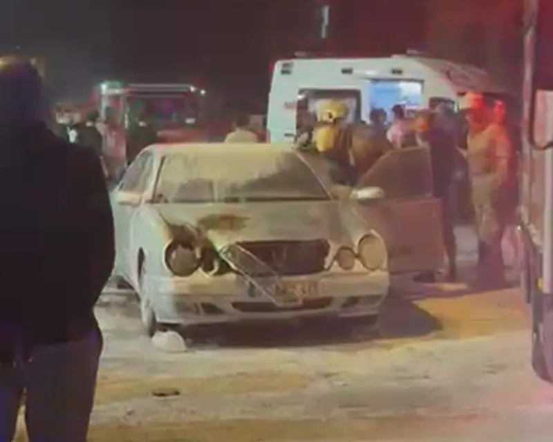 Eşiyle kavga etti, otomobiliyle birlikte kendini ateşe verdi
