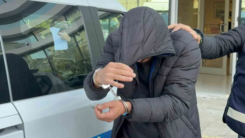Eşinin kaburgalarını kıran koca tutuklandı
