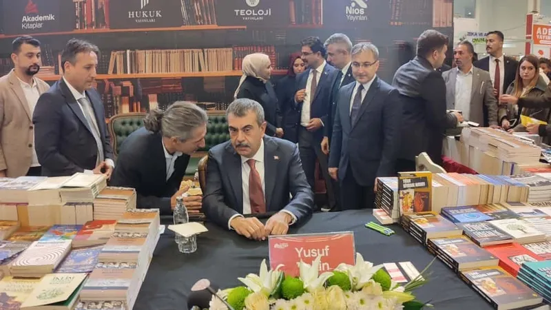 Bakan Tekin: 