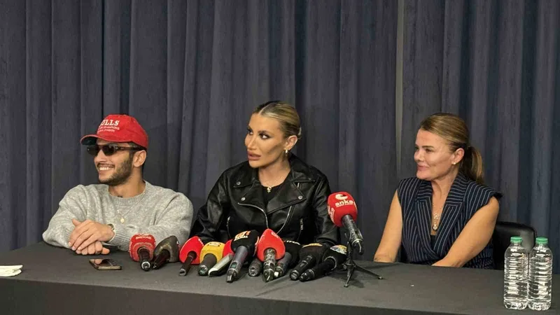 Şarkıcı İrem Derici: 