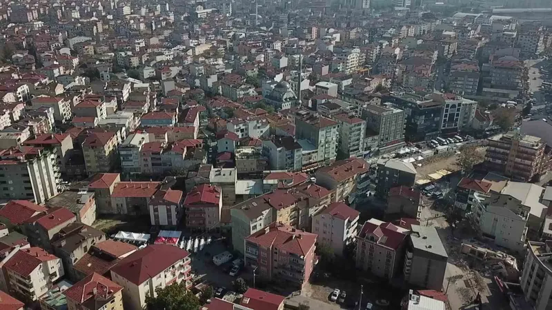Gebzelilerin diken üstünde olduğu riskli bölge havadan görüntülendi
