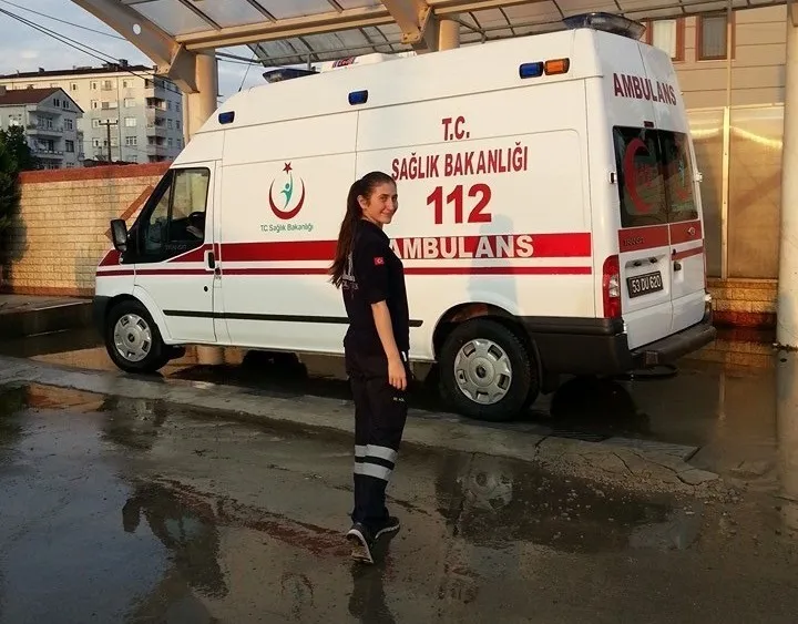 Rize’de kamyonetin çarptığı paramedik 5 günlük yaşam mücadelesini kaybetti
