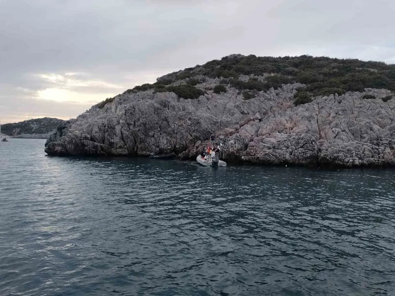 Bodrum’da bot kayalıklara çarptı: 4 yaralı
