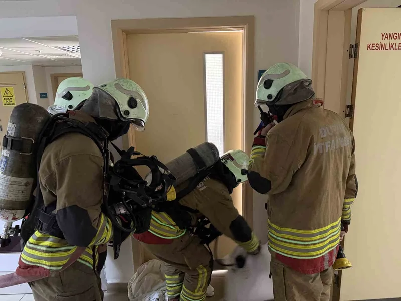 Kadın doğum hastanesinde yangın tatbikatı gerçeğini aratmadı
