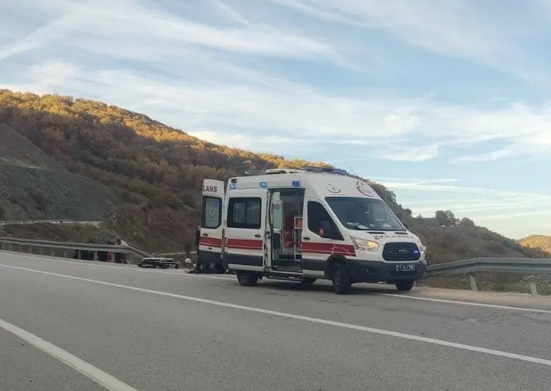 Elektrik direğine çarpan aracın sürücüsü yaralandı
