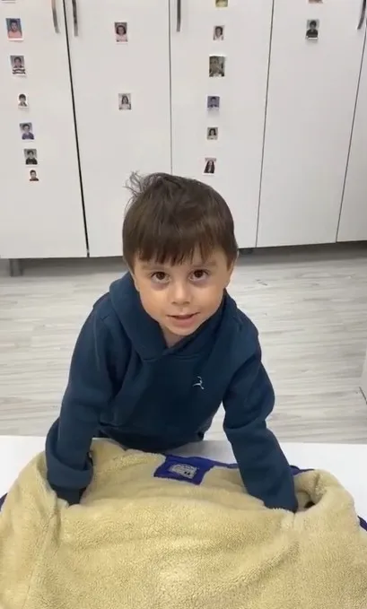 Annesiyle birlikte ölü bulunmuştu, küçük çocuğun görüntüsü yürekleri sızlattı
