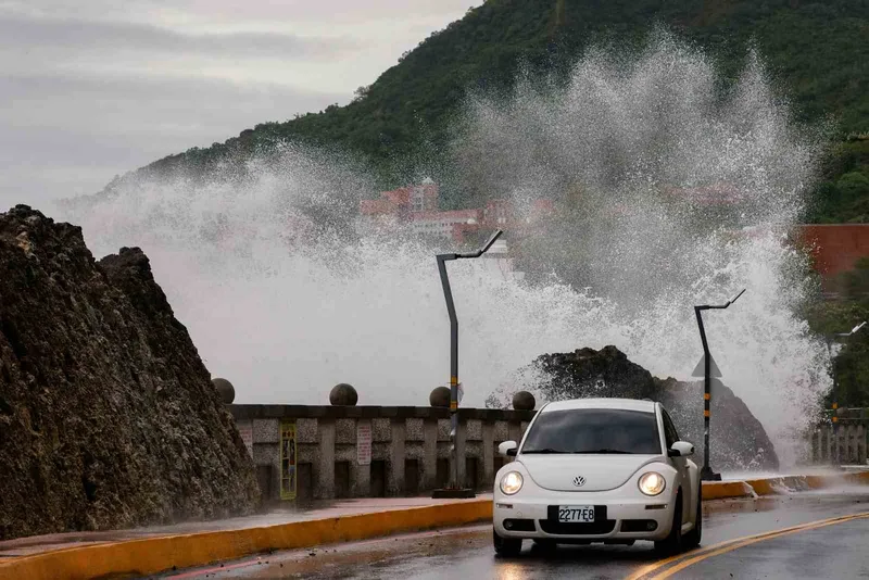 Fung-wong Süper Tayfunu Tayvan’a yaklaşıyor:  3 binden fazla kişi tahliye edildi
