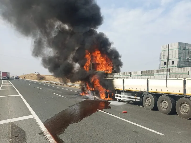 Malatya-Elazığ Karayolu’nda tır yangını
