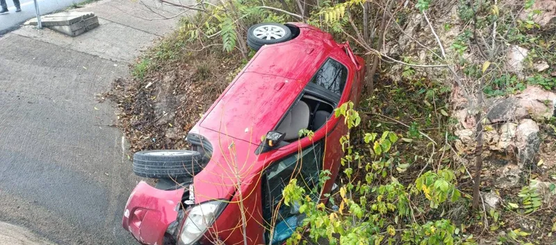 Bilecik’te takla atan otomobil yan yattı: 3 yaralı
