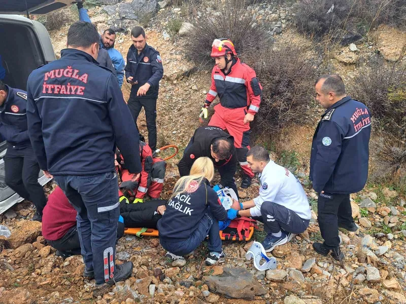 Muğla’da yolcu minibüsü devrildi: 13 yaralı
