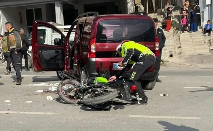 Hakkari’de motosikletle kamyonet çarpıştı: 1 yaralı
